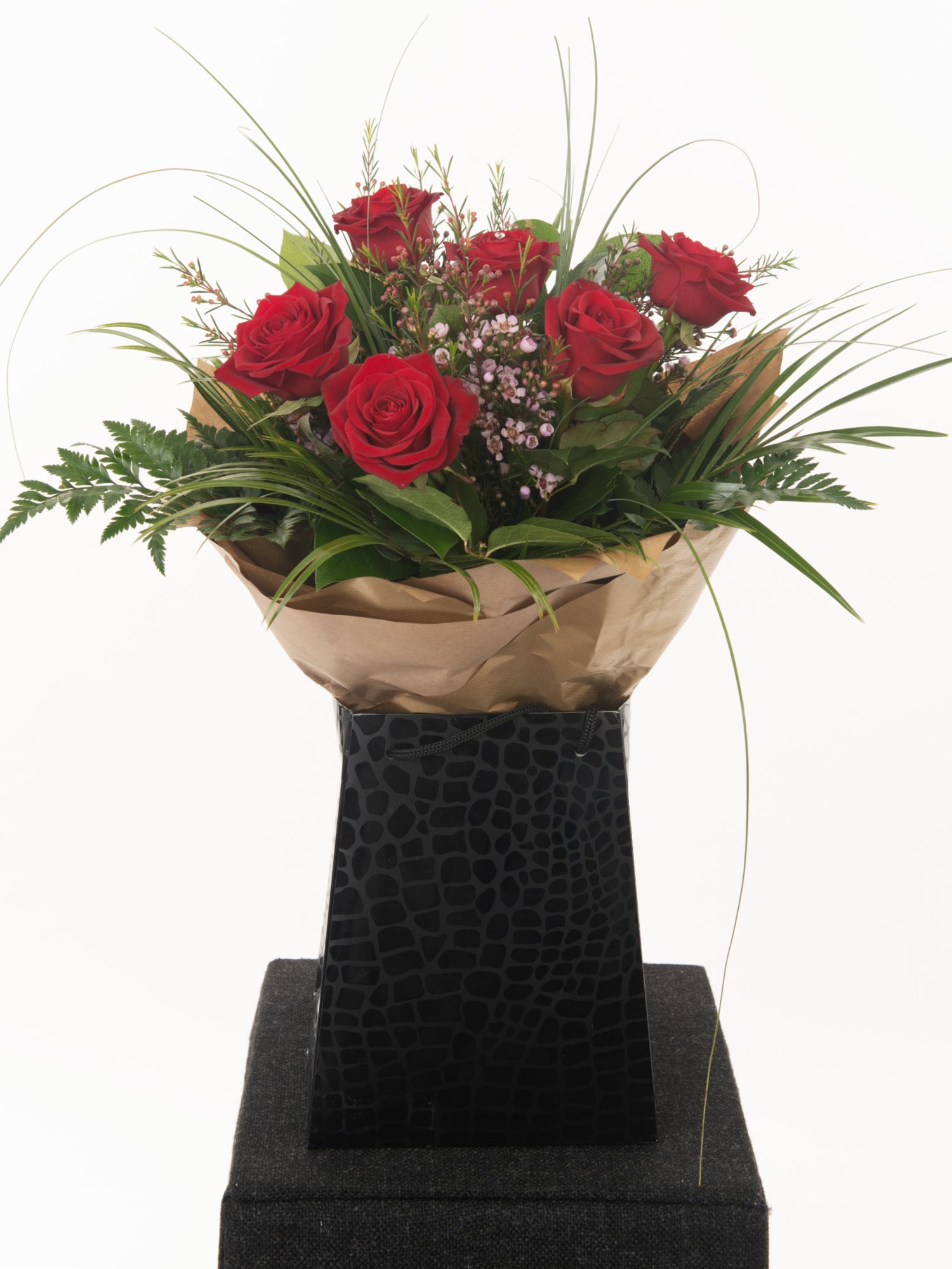 Valentine Premium Roses 6x & Chocolates❤️
